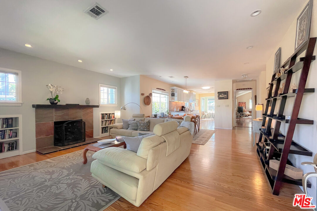 434 Manitoba Street Playa del Rey, CA 90293 - Photo 2 of 32 Gallery Image 2