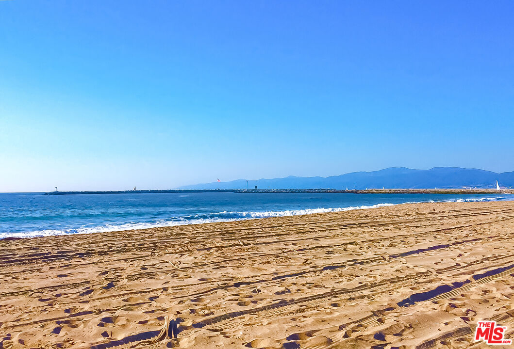 434 Manitoba Street Playa del Rey, CA 90293 - Photo 29 of 32 Gallery Image 29