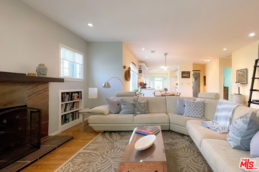 434 Manitoba Street Playa del Rey, CA 90293 - Photo 3 of 32 Gallery Image 3