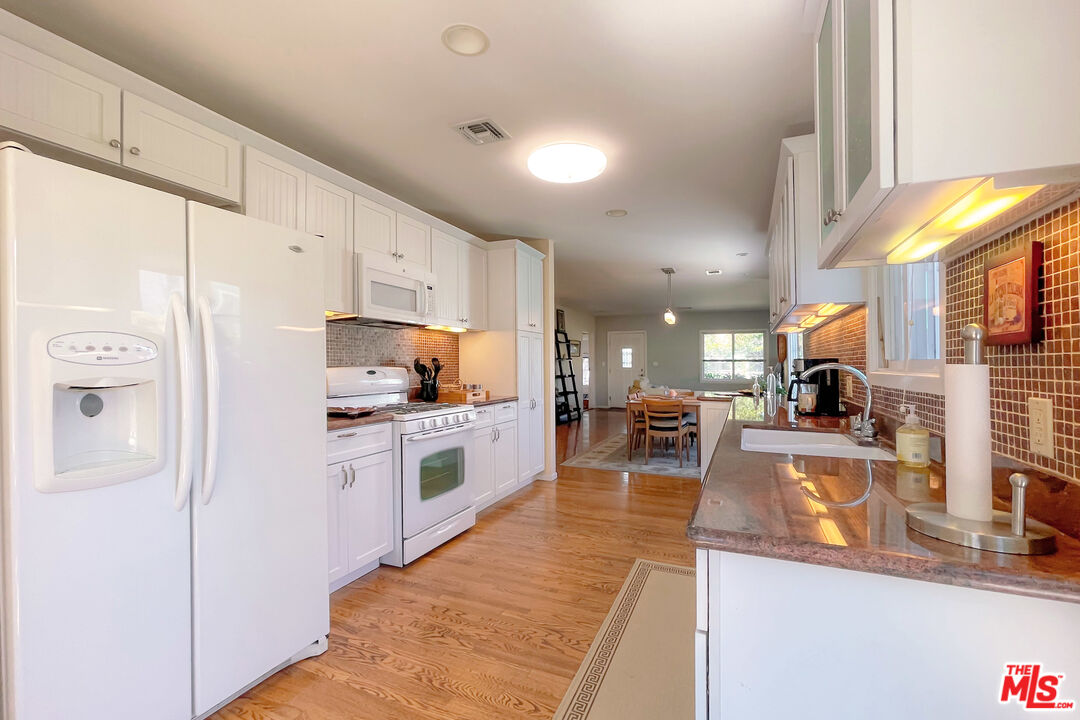434 Manitoba Street Playa del Rey, CA 90293 - Photo 7 of 32 Gallery Image 7