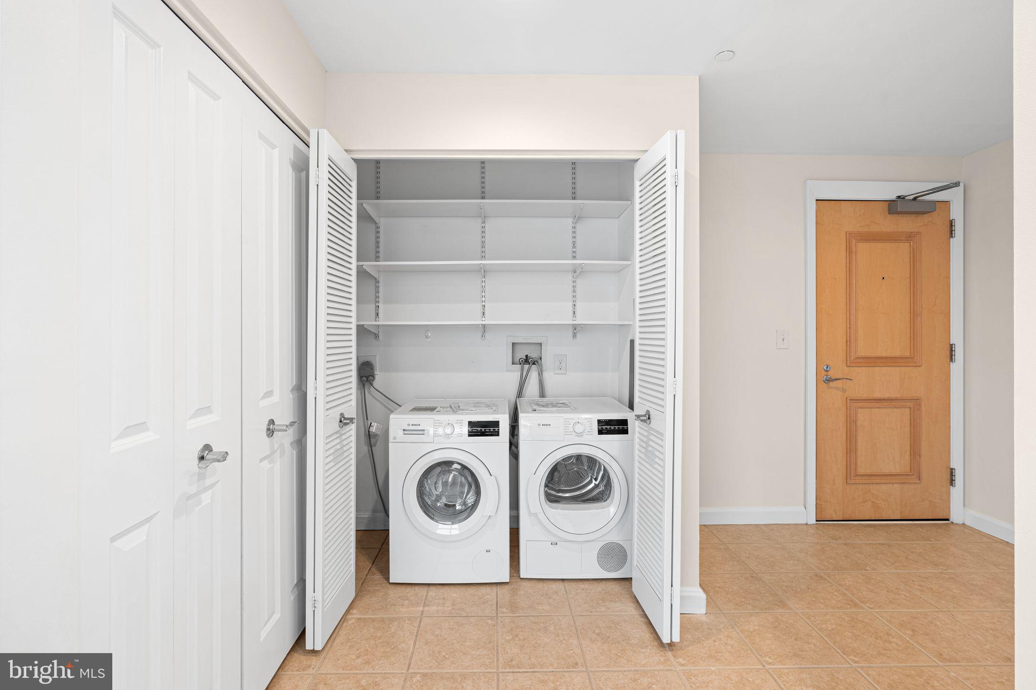 901 North Penn Street, Unit R506 Philadelphia, PA 19123 - Photo 9 of 10 a utility room with dryer and washer