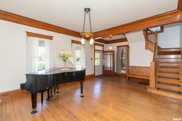 $250,000 | 118 South High Street, Washington, IL 61571