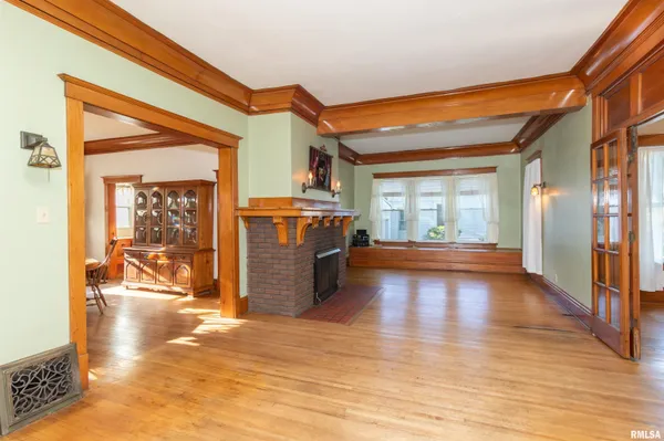 $250,000 | 118 South High Street, Washington, IL 61571