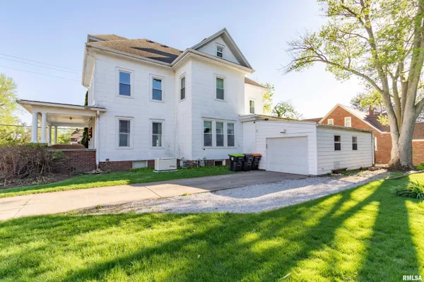 $250,000 | 118 South High Street, Washington, IL 61571
