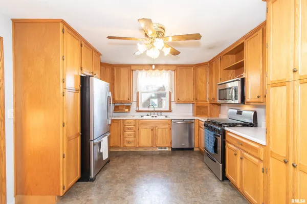 $250,000 | 118 South High Street, Washington, IL 61571