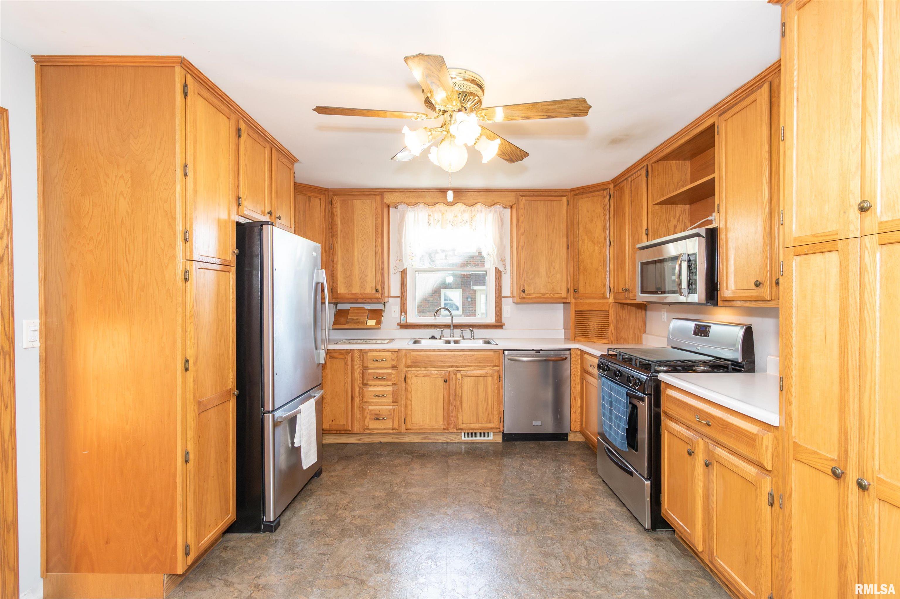 118 South High Street Washington, IL 61571 - Photo 21 of 46