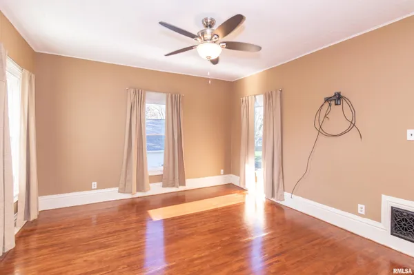 $250,000 | 118 South High Street, Washington, IL 61571