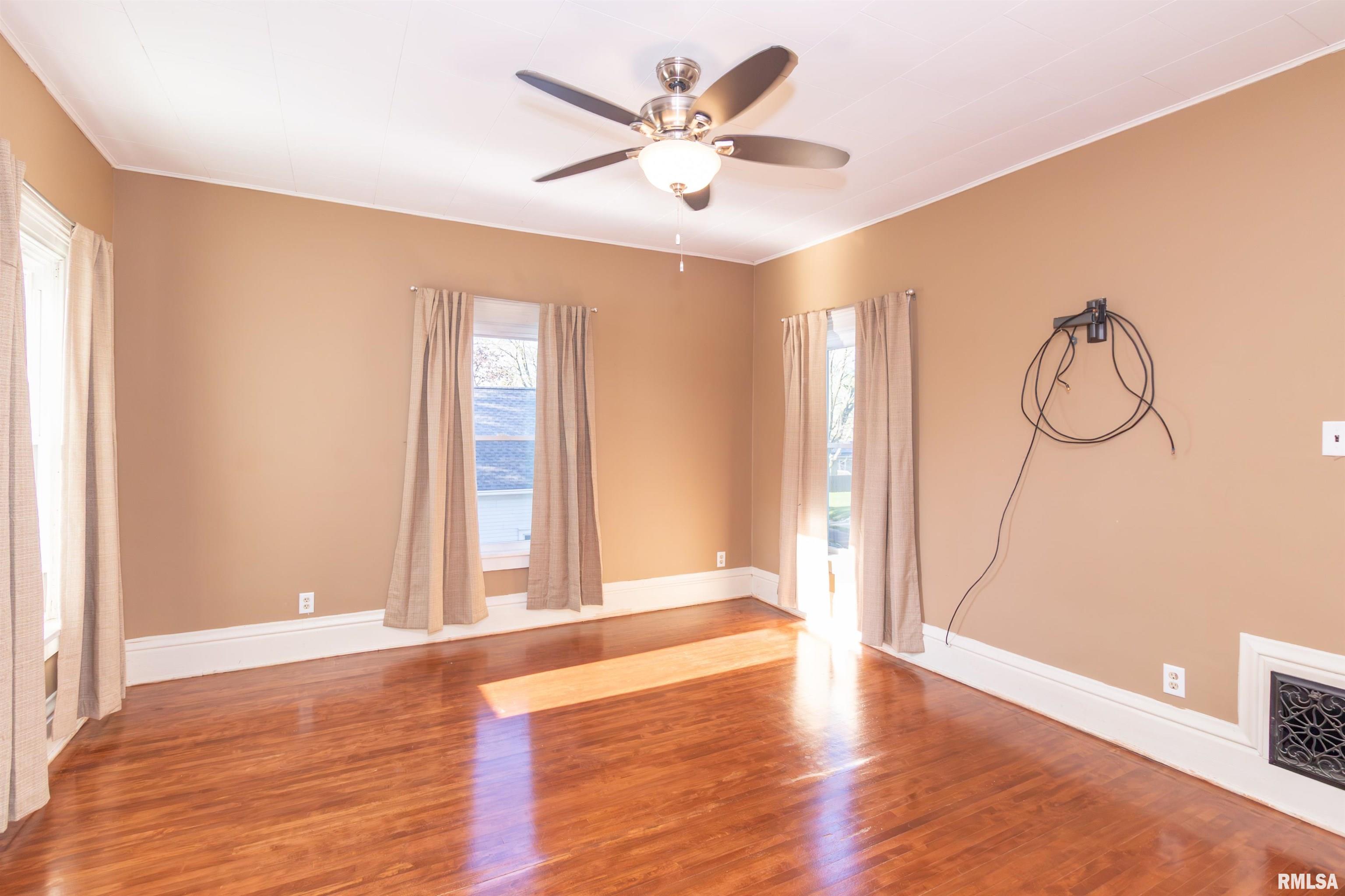 118 South High Street Washington, IL 61571 - Photo 35 of 46