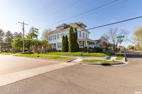 $250,000 | 118 South High Street, Washington, IL 61571
