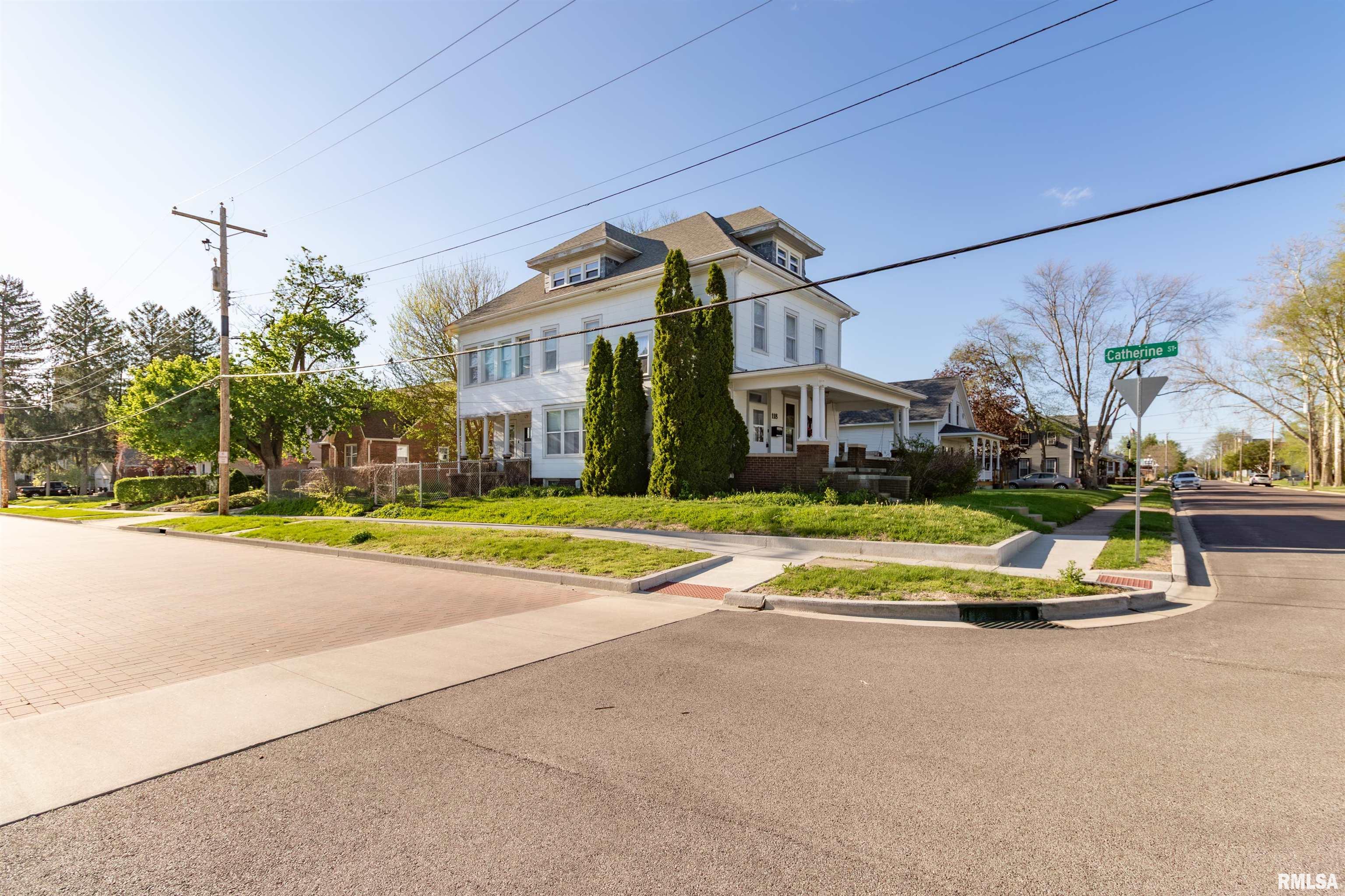 118 South High Street Washington, IL 61571 - Photo 4 of 46