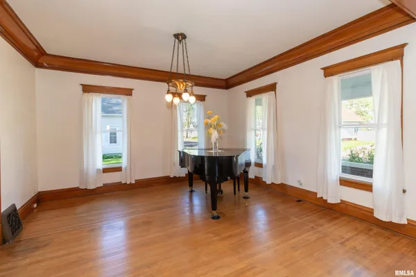 $250,000 | 118 South High Street, Washington, IL 61571