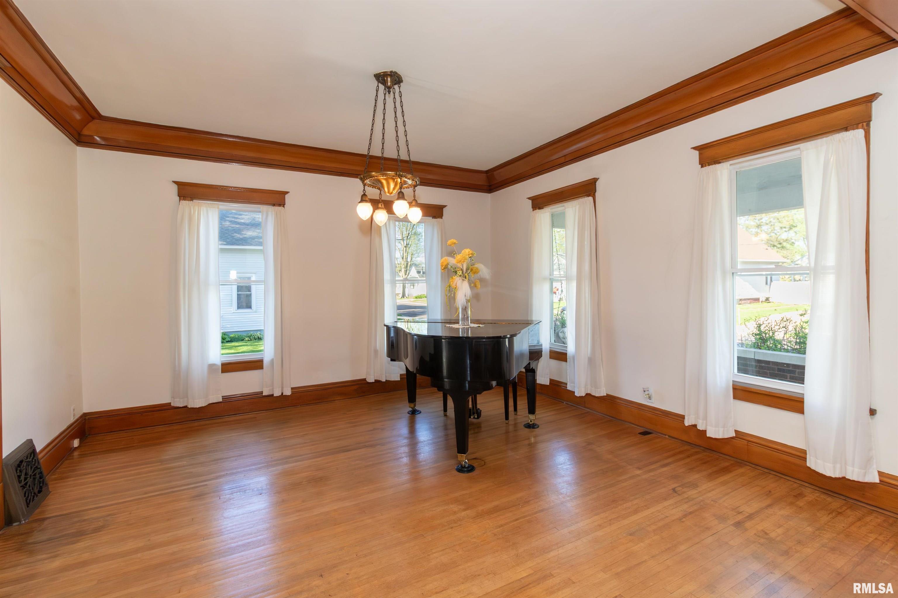 118 South High Street Washington, IL 61571 - Photo 9 of 46