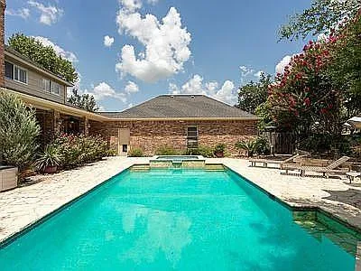 $695,000 | 2122 West Bluff Drive, Kerrville, TX 78028
