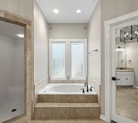 $695,000 | 2122 West Bluff Drive, Kerrville, TX 78028