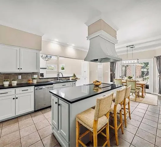 $695,000 | 2122 West Bluff Drive, Kerrville, TX 78028