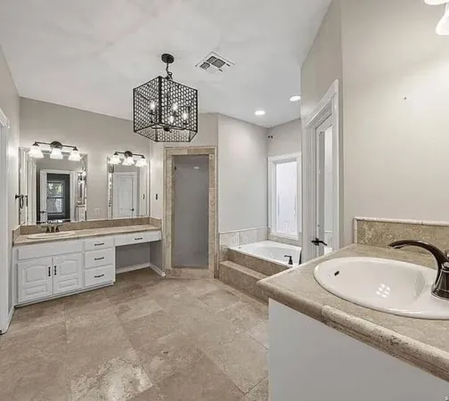 $695,000 | 2122 West Bluff Drive, Kerrville, TX 78028