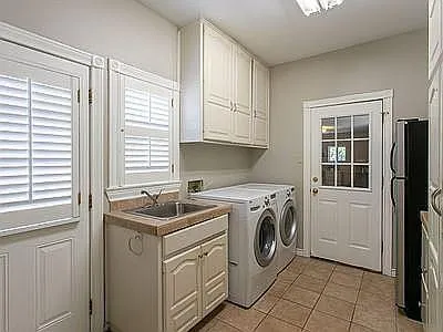 $695,000 | 2122 West Bluff Drive, Kerrville, TX 78028