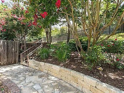 $695,000 | 2122 West Bluff Drive, Kerrville, TX 78028