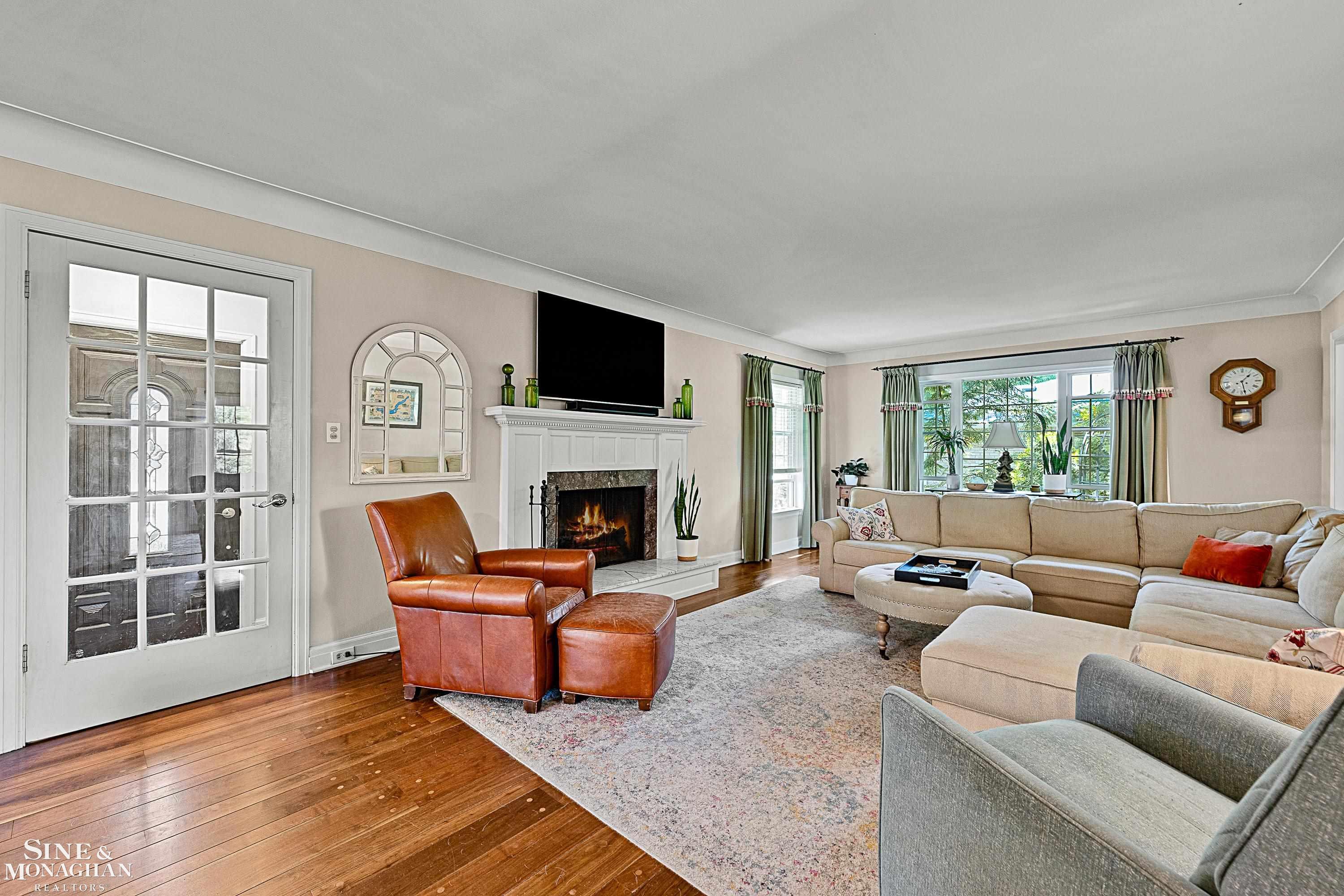 100 Roslyn Road Grosse Pointe Woods, MI 48236 - Photo 7 of 55