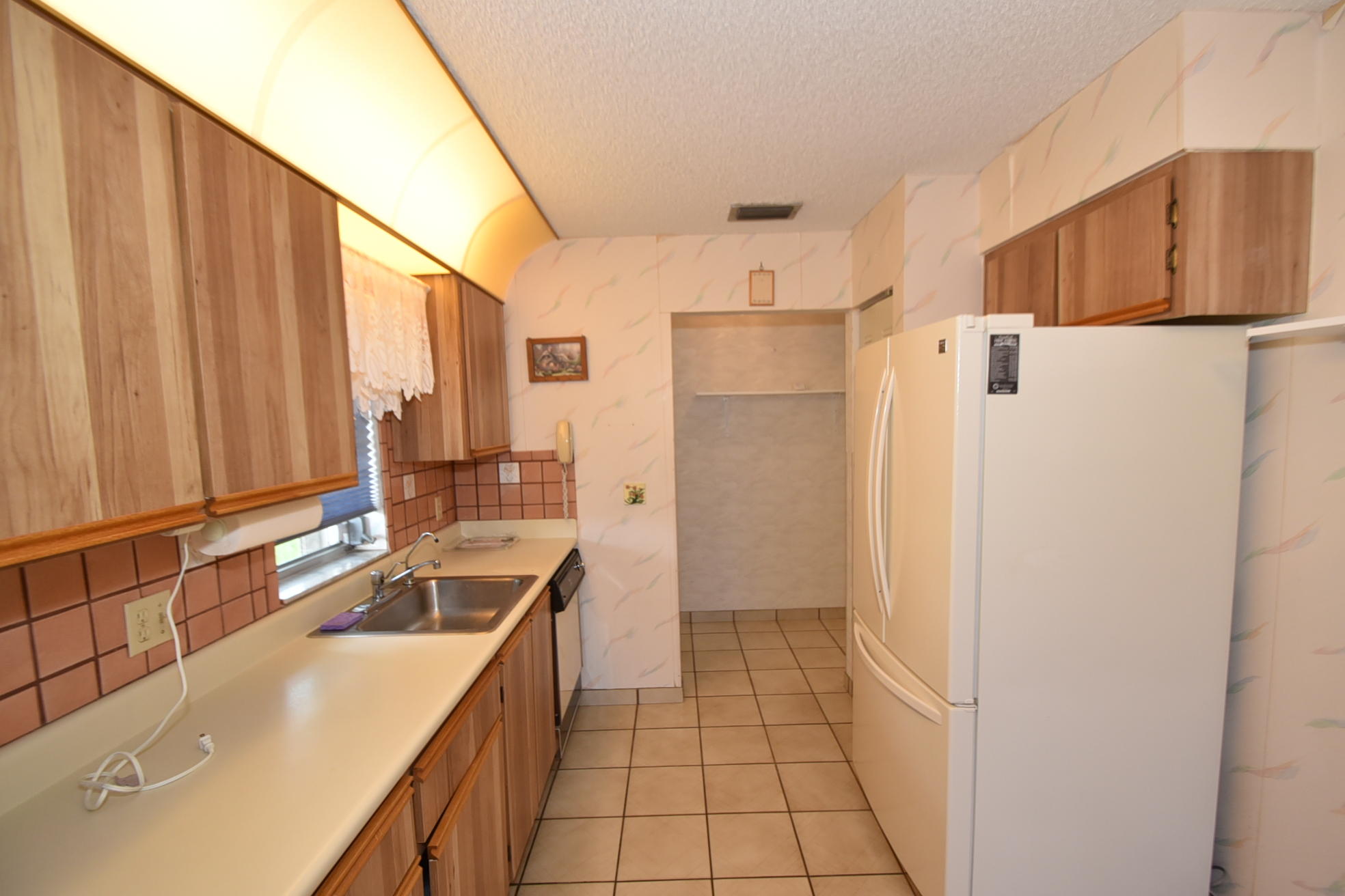 8980 Rheims Road, Unit B Boca Raton, FL 33496 - Photo 5 of 21 DSC_3428