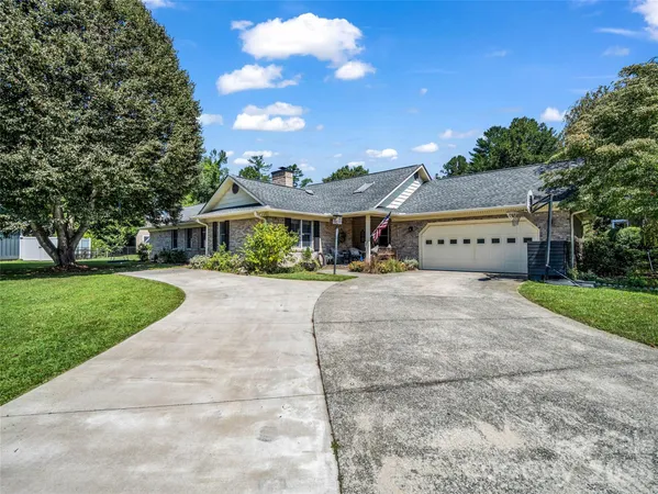 $479,900 | 2365 Rosemont Court, Hendersonville, NC 28791