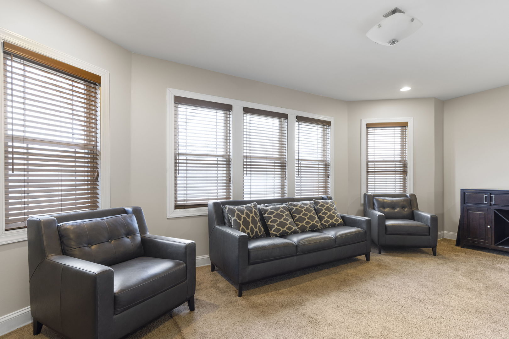 9416 South Racine Avenue Chicago, IL 60620 - Photo 3 of 17 Gallery Image 3