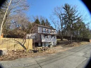 $189,000 | 218 Tanners Lane, Hudson, NY 12534