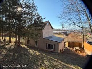 $189,000 | 218 Tanners Lane, Hudson, NY 12534