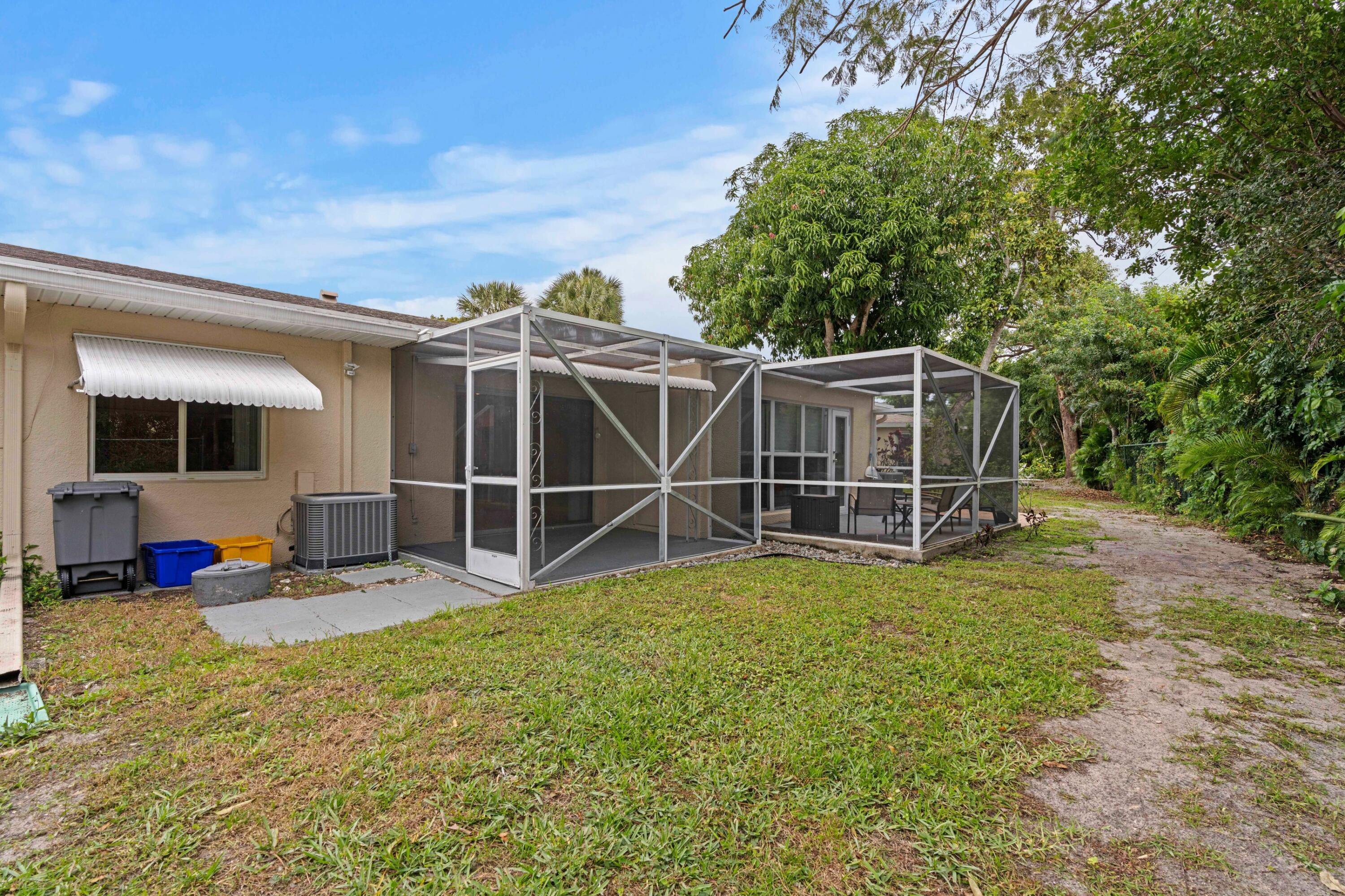 8555 Bella Vista Drive, Unit 86 Boca Raton, FL 33433 - Photo 16 of 48 a view of a house with backyard and garden