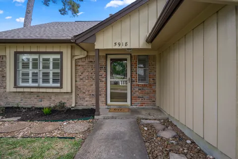 $284,999 | 5918 Par 4 Drive, Houston, TX 77088