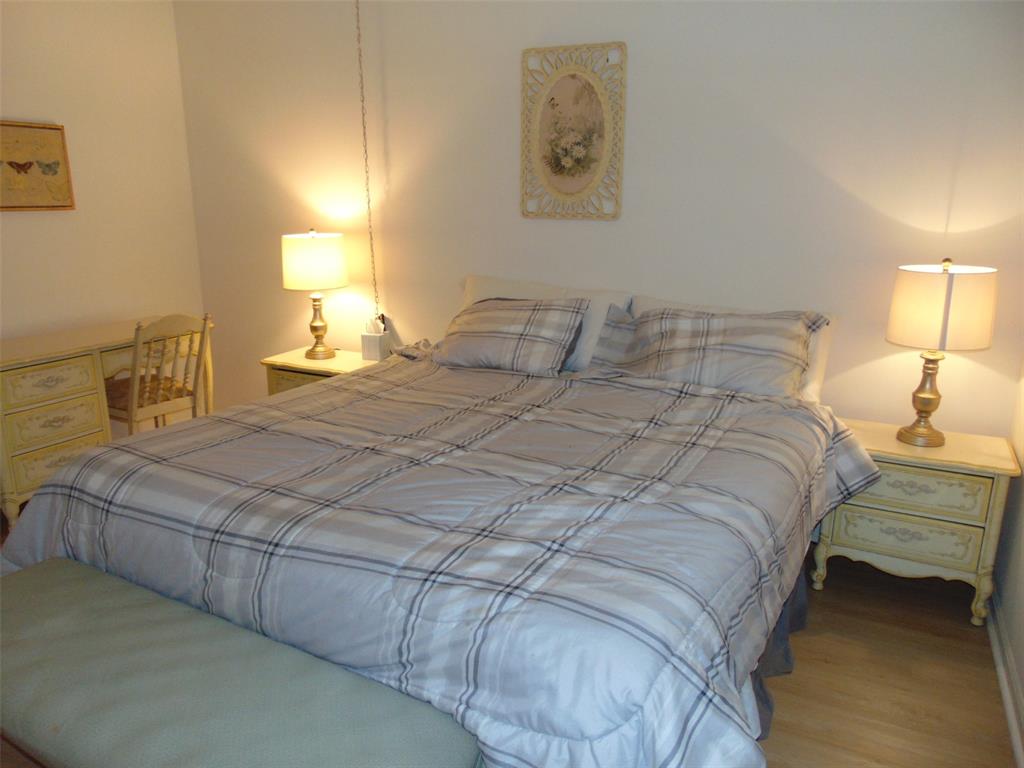 9788 Marina Boulevard, Unit 313 Boca Raton, FL 33428 - Photo 27 of 70 a bedroom with a bed and a lamp