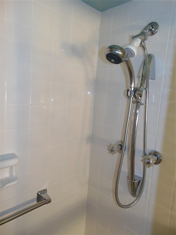 9788 Marina Boulevard, Unit 313 Boca Raton, FL 33428 - Photo 66 of 70 a bathroom with a shower