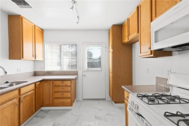 $3,995 | 17414 Burma Street, Encino, CA 91316