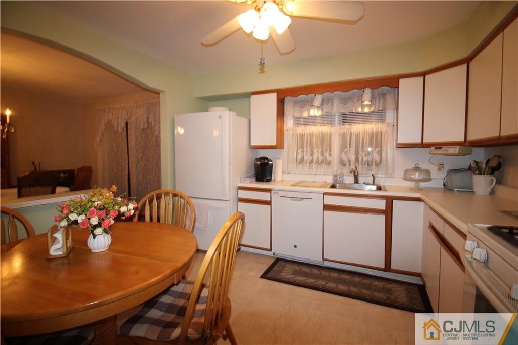 51 Leslie Road Colonia, NJ 07067 - Photo 6 of 24