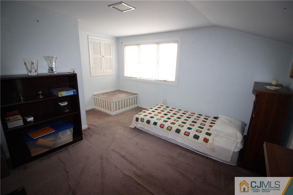 51 Leslie Road Colonia, NJ 07067 - Photo 8 of 24