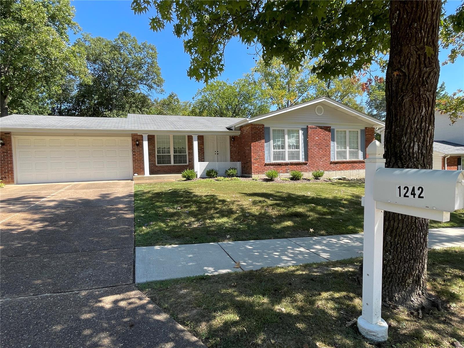 1242 Cedar Creek Road Chesterfield, MO 63017 - Photo 1 of 35 Gallery Image 1
