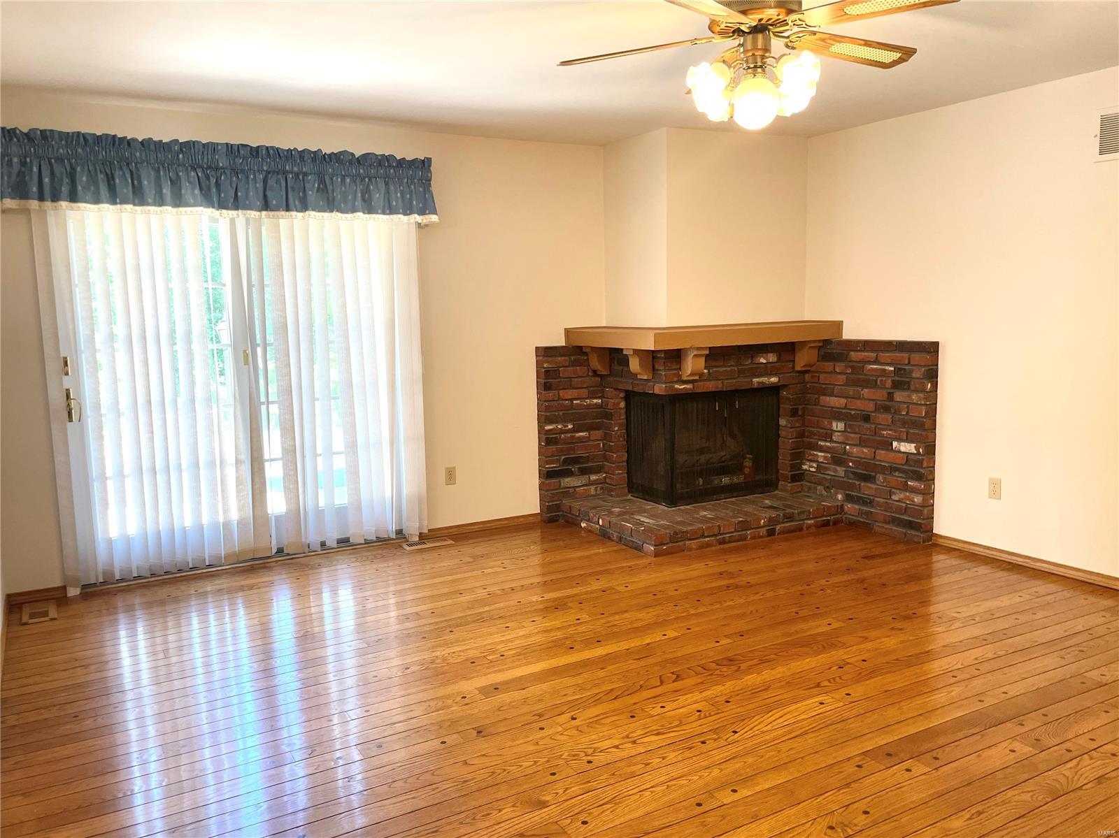 1242 Cedar Creek Road Chesterfield, MO 63017 - Photo 14 of 35 Gallery Image 14