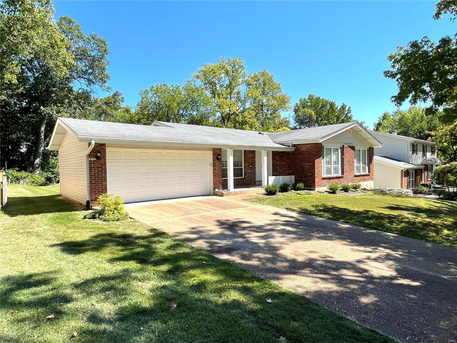 1242 Cedar Creek Road Chesterfield, MO 63017 - Photo 2 of 35 Gallery Image 2