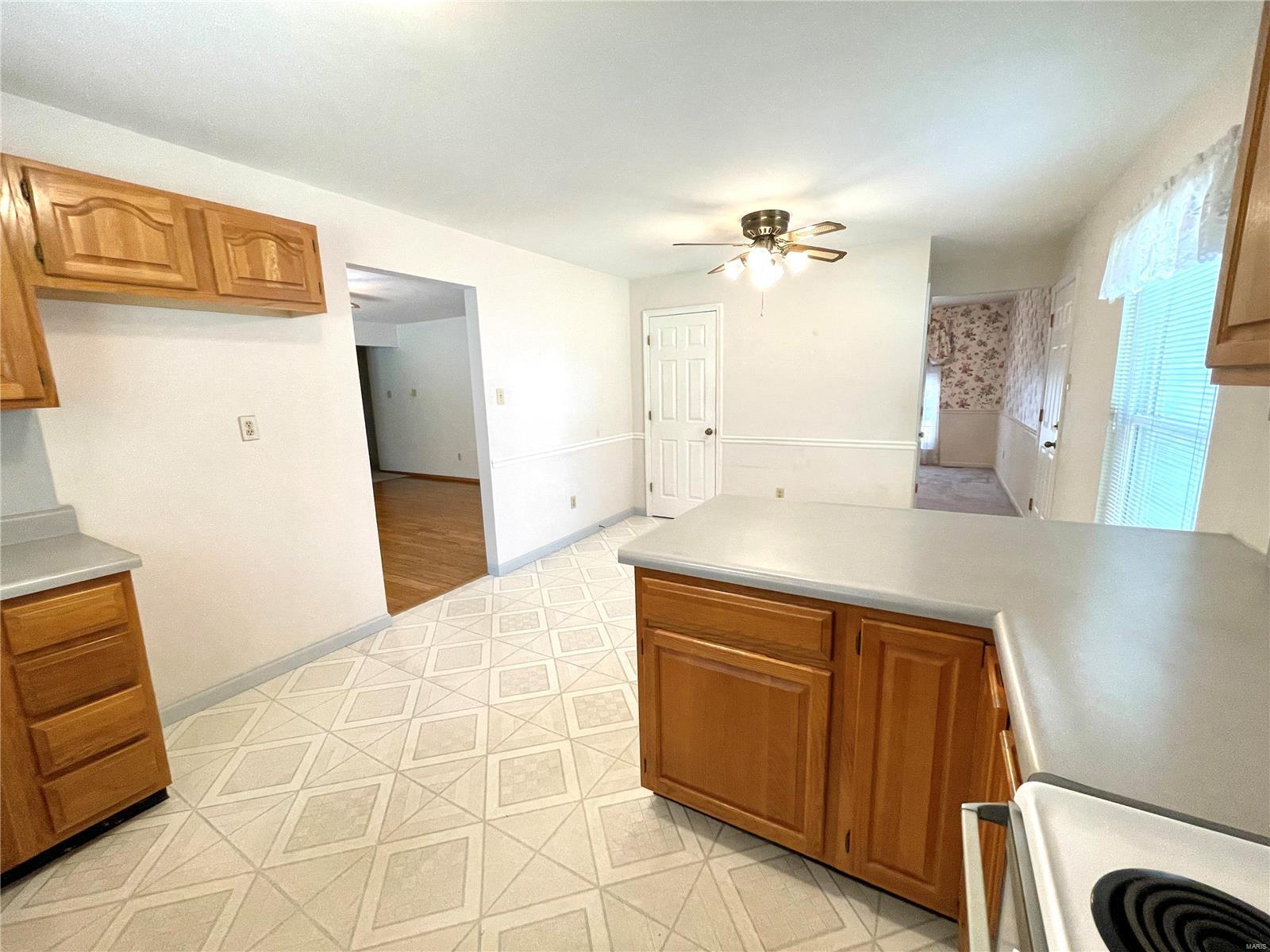 1242 Cedar Creek Road Chesterfield, MO 63017 - Photo 8 of 35 Gallery Image 8