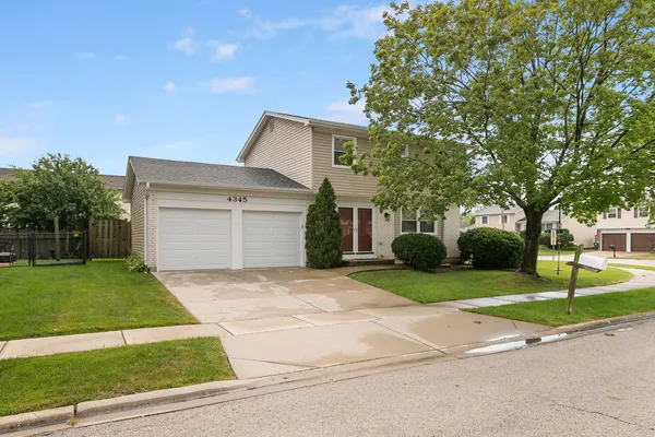$465,000 | 4345 North Rock Cove Drive, Hoffman Estates, IL 60192