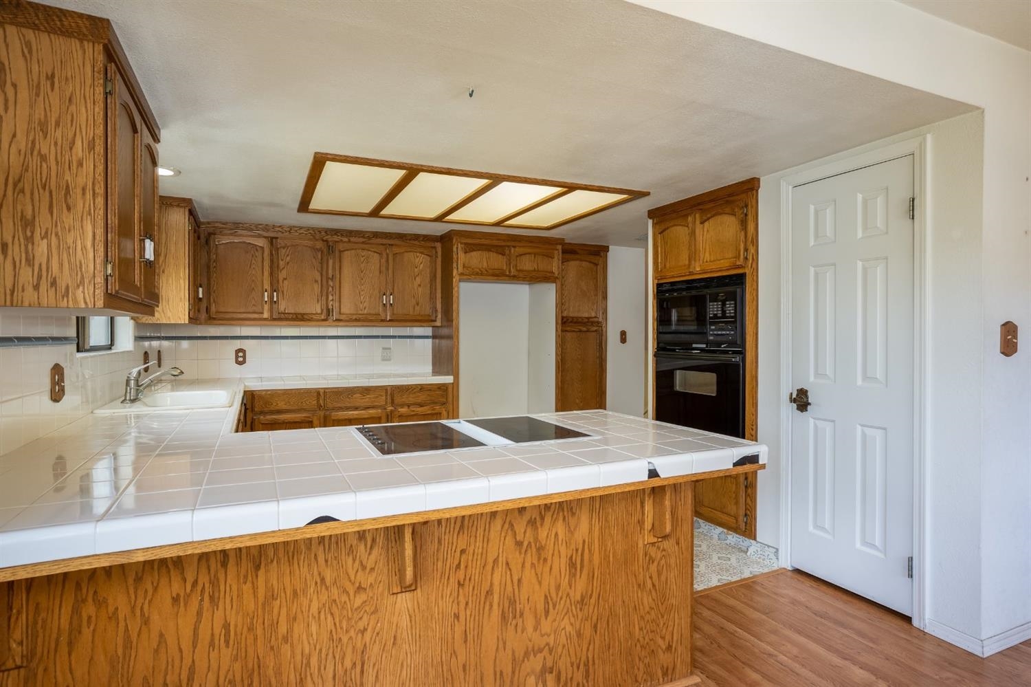 42368 Buckeye Road Oakhurst, CA 93644 - Photo 17 of 38 Over-sized kitchen.