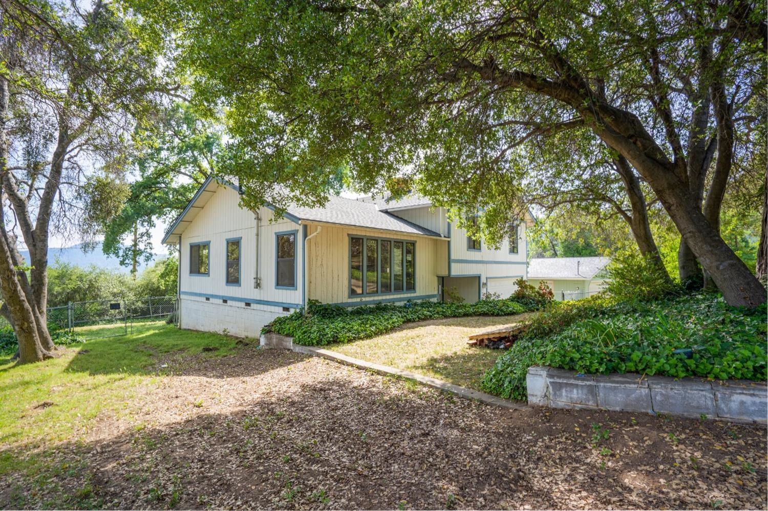 42368 Buckeye Road Oakhurst, CA 93644 - Photo 4 of 38 Gallery Image 4