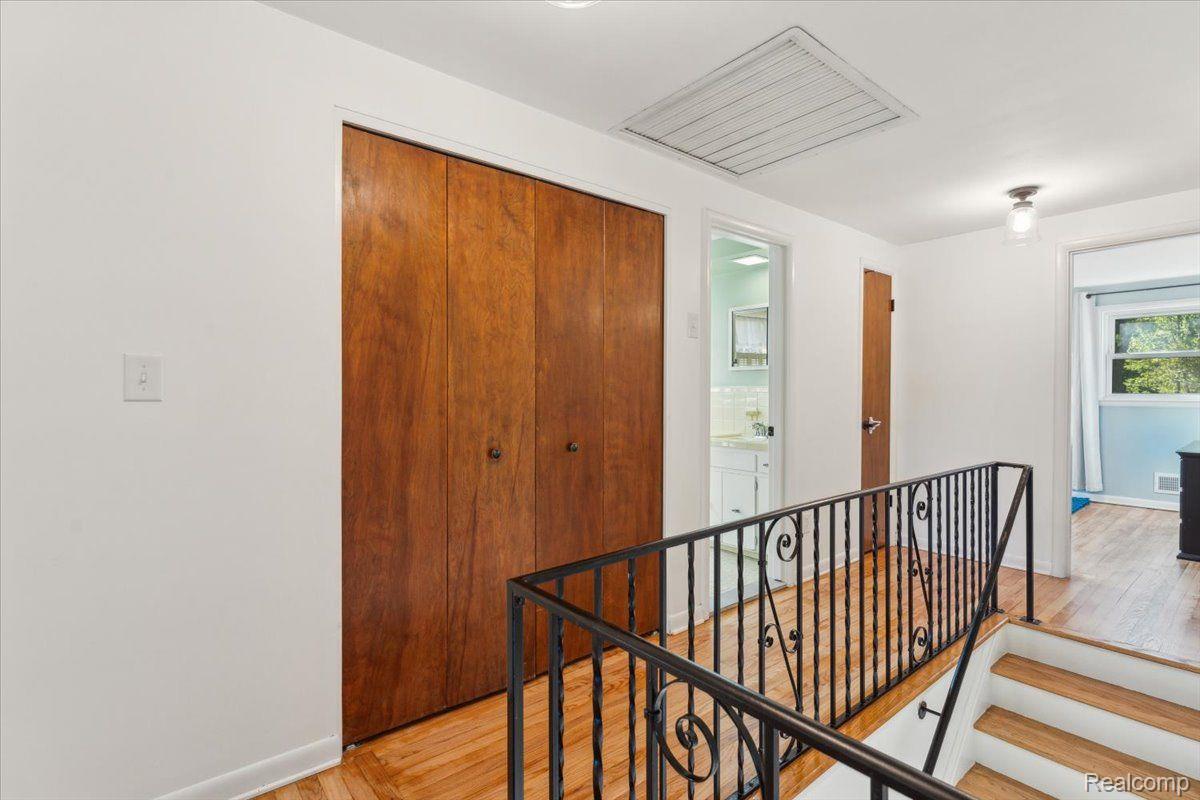 20940 Thorofare Road Grosse Ile, MI 48138 - Photo 18 of 56 Second Floor Hallway