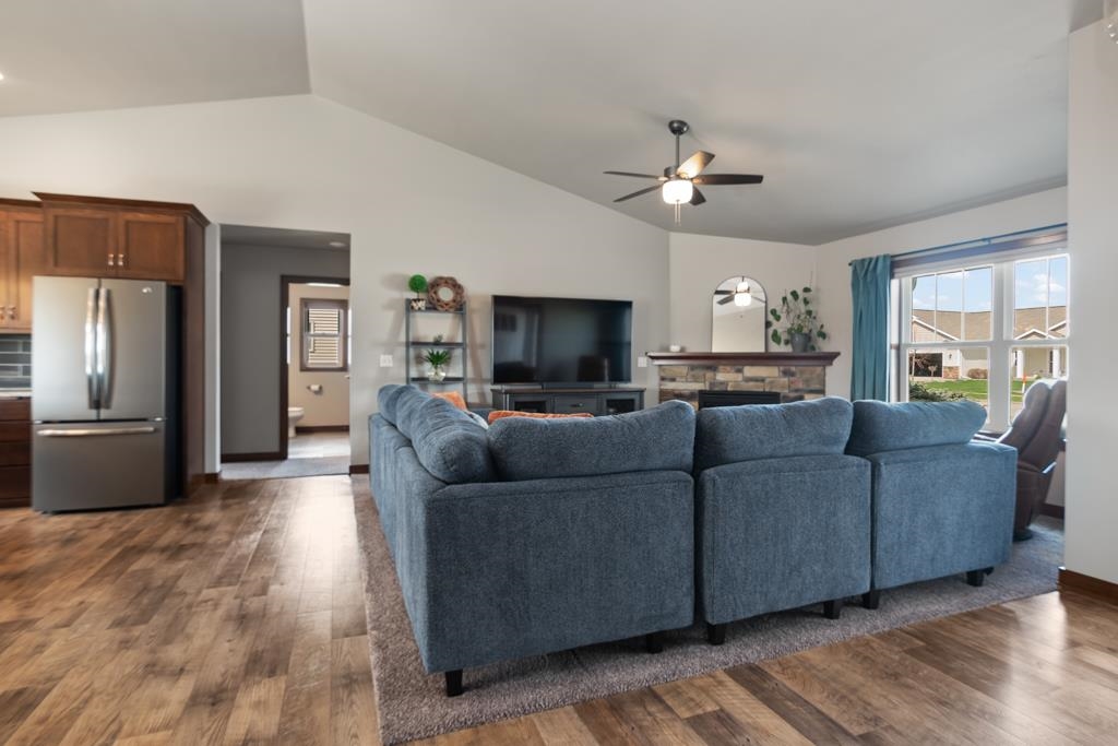 1657 Red Oak Street Green Bay, WI 54313 - Photo 12 of 50