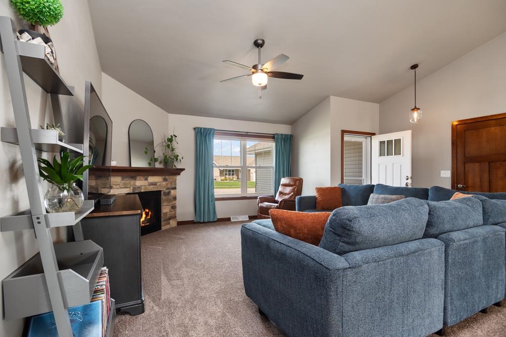 1657 Red Oak Street Green Bay, WI 54313 - Photo 13 of 50