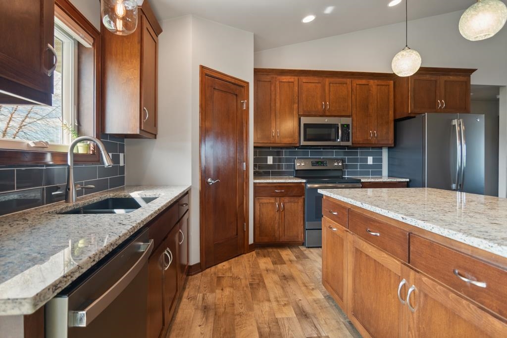 1657 Red Oak Street Green Bay, WI 54313 - Photo 17 of 50