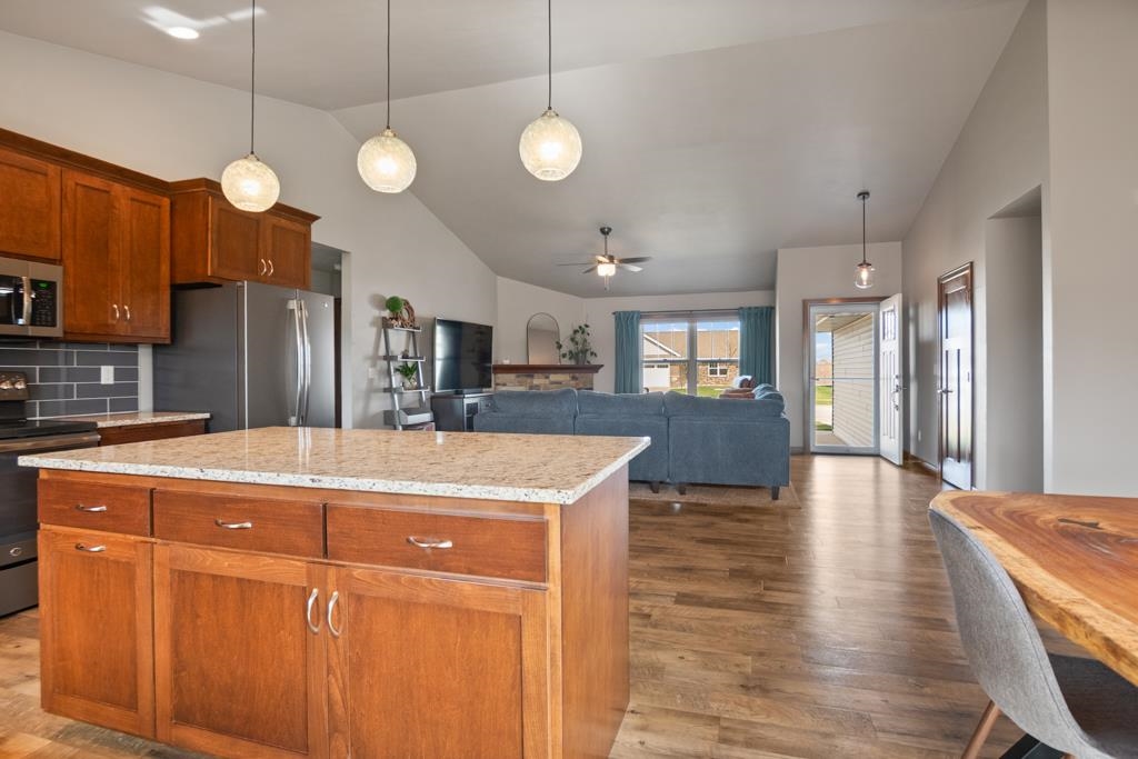 1657 Red Oak Street Green Bay, WI 54313 - Photo 19 of 50