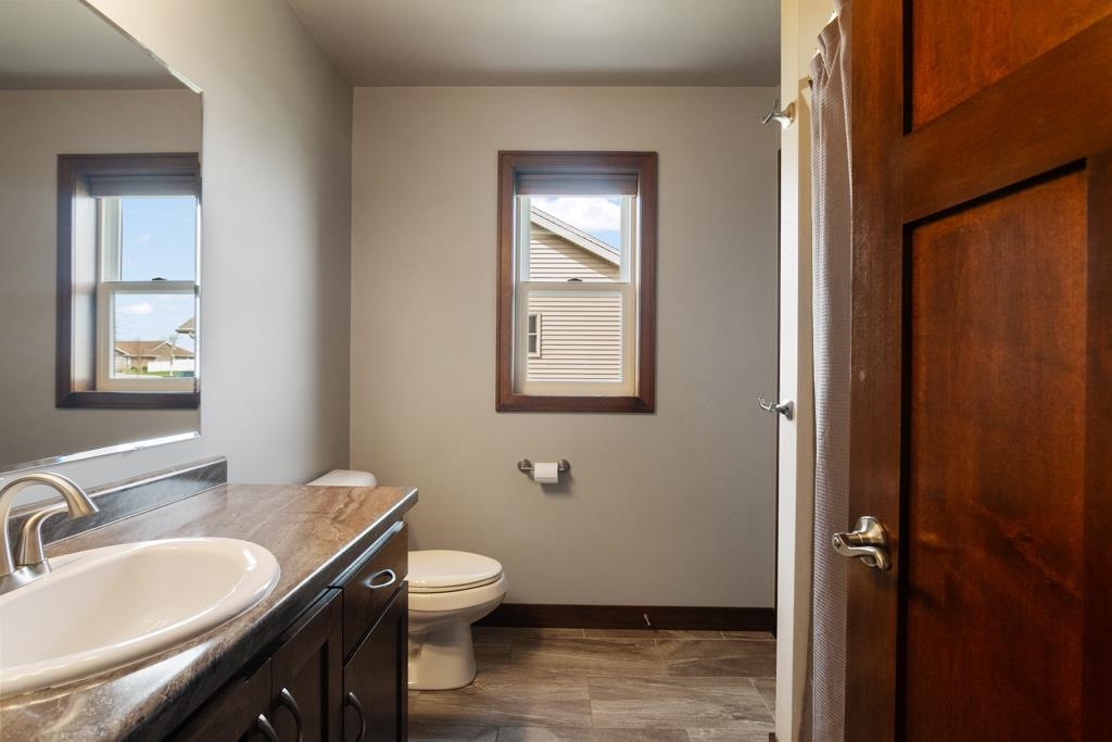 1657 Red Oak Street Green Bay, WI 54313 - Photo 32 of 50