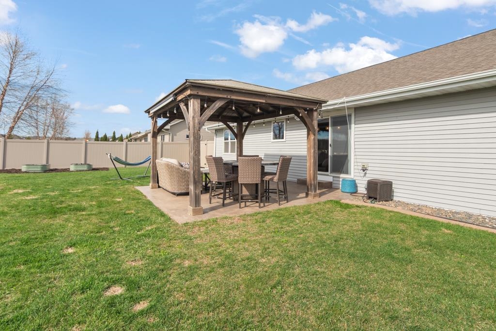 1657 Red Oak Street Green Bay, WI 54313 - Photo 6 of 50
