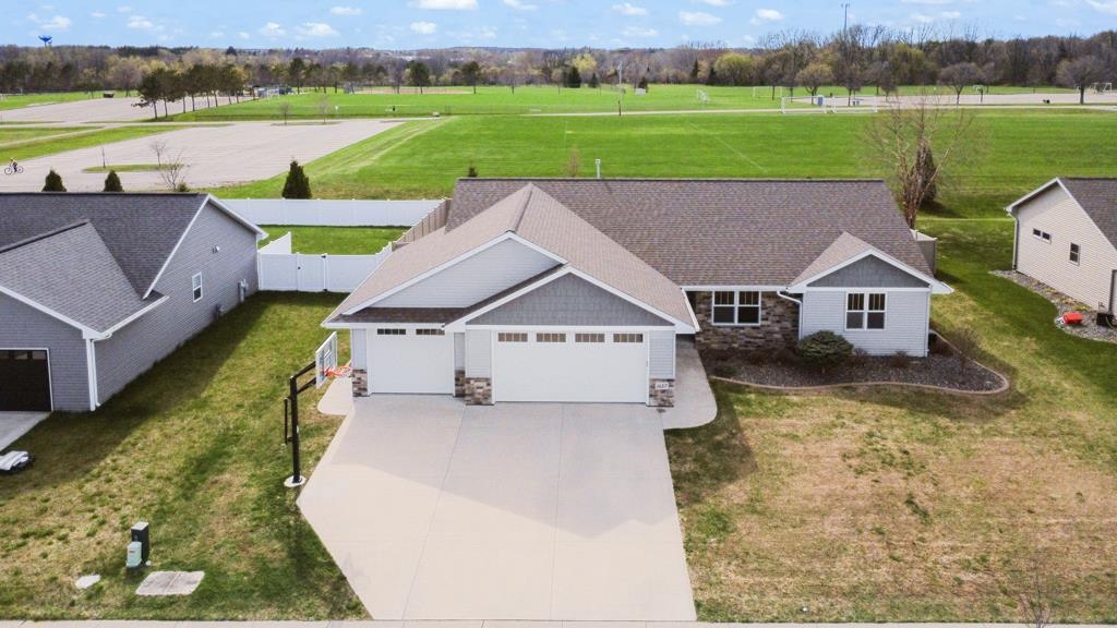 1657 Red Oak Street Green Bay, WI 54313 - Photo 9 of 50